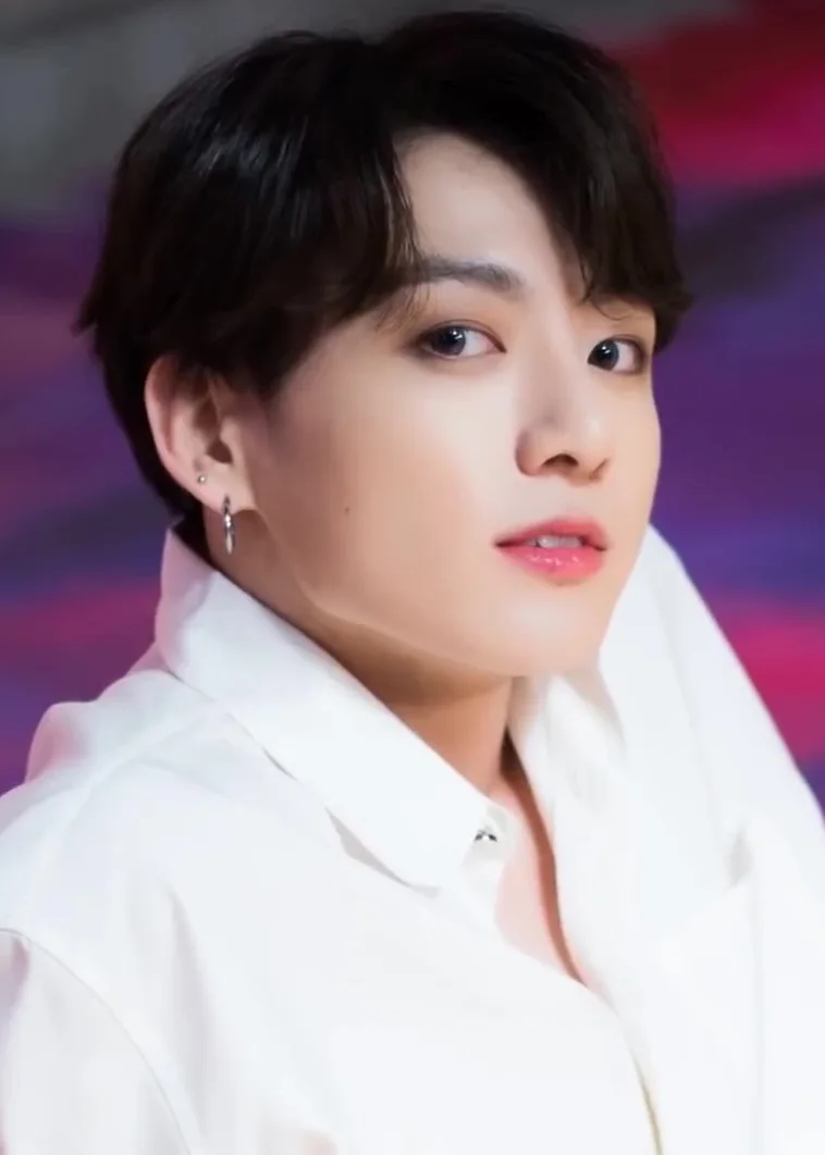 Jungkook in a Dispatch behind-the-scenes shoot, 2019.